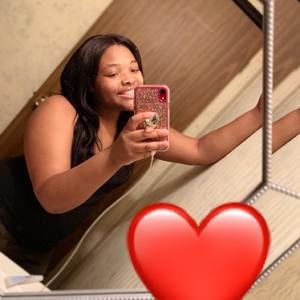 Meet your Posher, Alexis